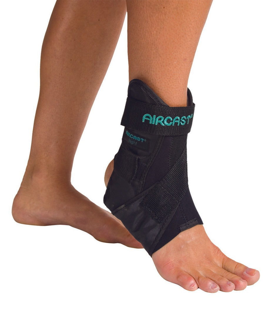 Aircast� Airsport� Left Ankle Support, Medium-Ankle Support AirSport� Medium Hook and Loop Closure Male 7-1/2 to 11 / Female 9 to 12-1/2 Left Ankle